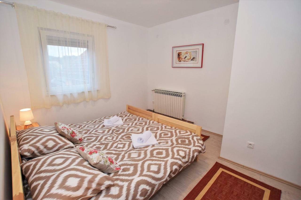 Privatni Smjestaj Most Otocac Luaran gambar